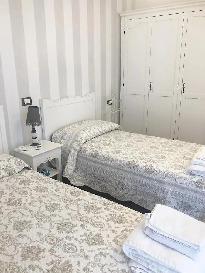 La Rosa Bianca Bed & Breakfast Rozzano 0*,